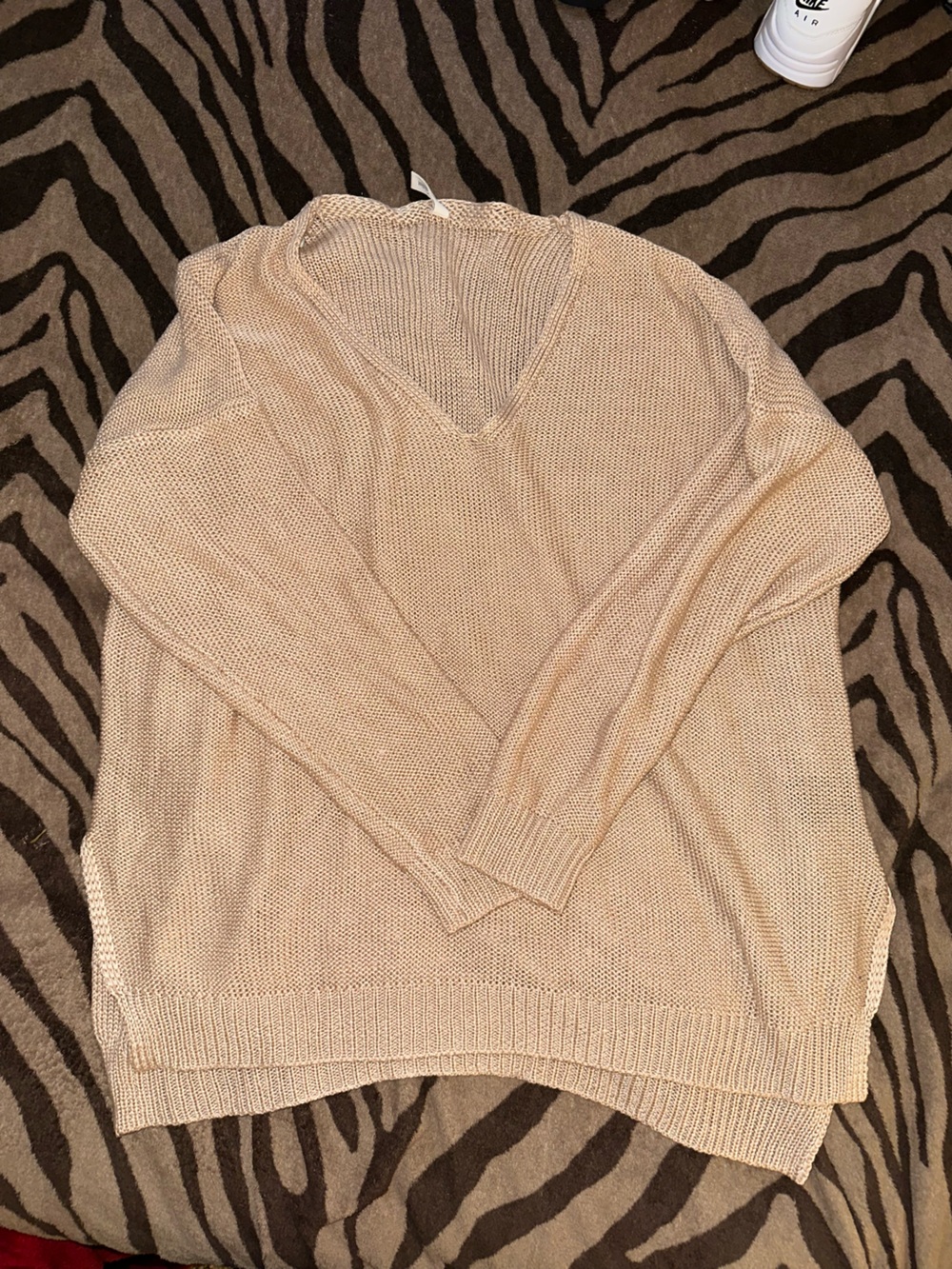 Wishlist Lightweight V-Neck Knit Sweater in Beige